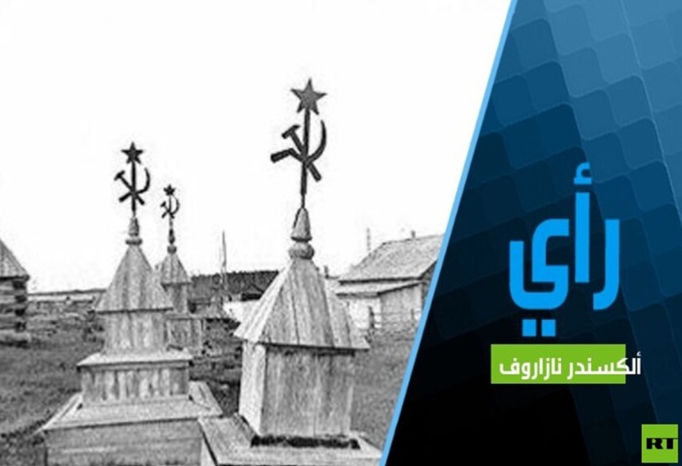 Iglesias cristianas ortodoxas con cúpulas rematadas en cruces, junto a un logotipo de RT en el lado derecho.