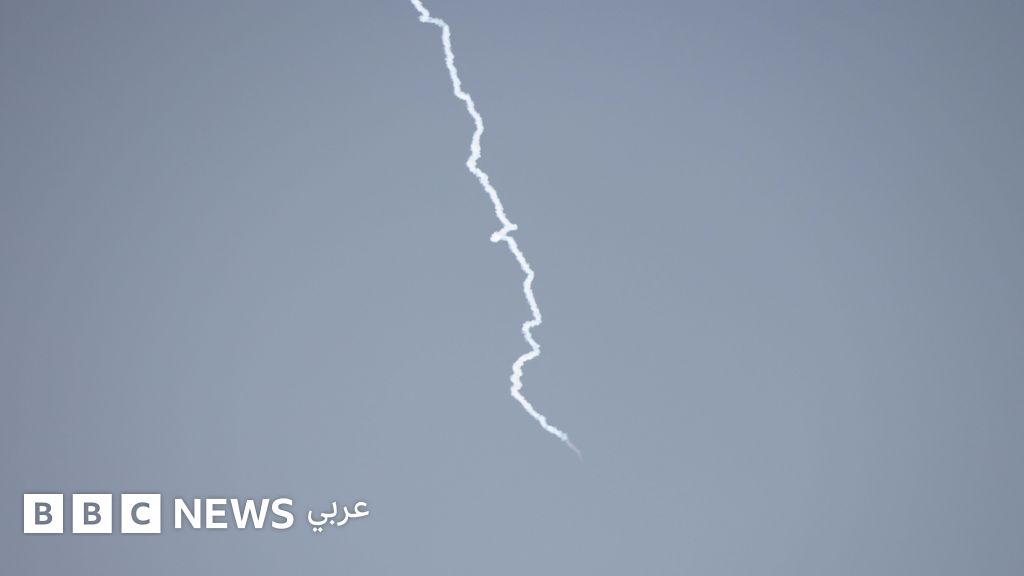A white lightning bolt zigzags across a light grey sky.